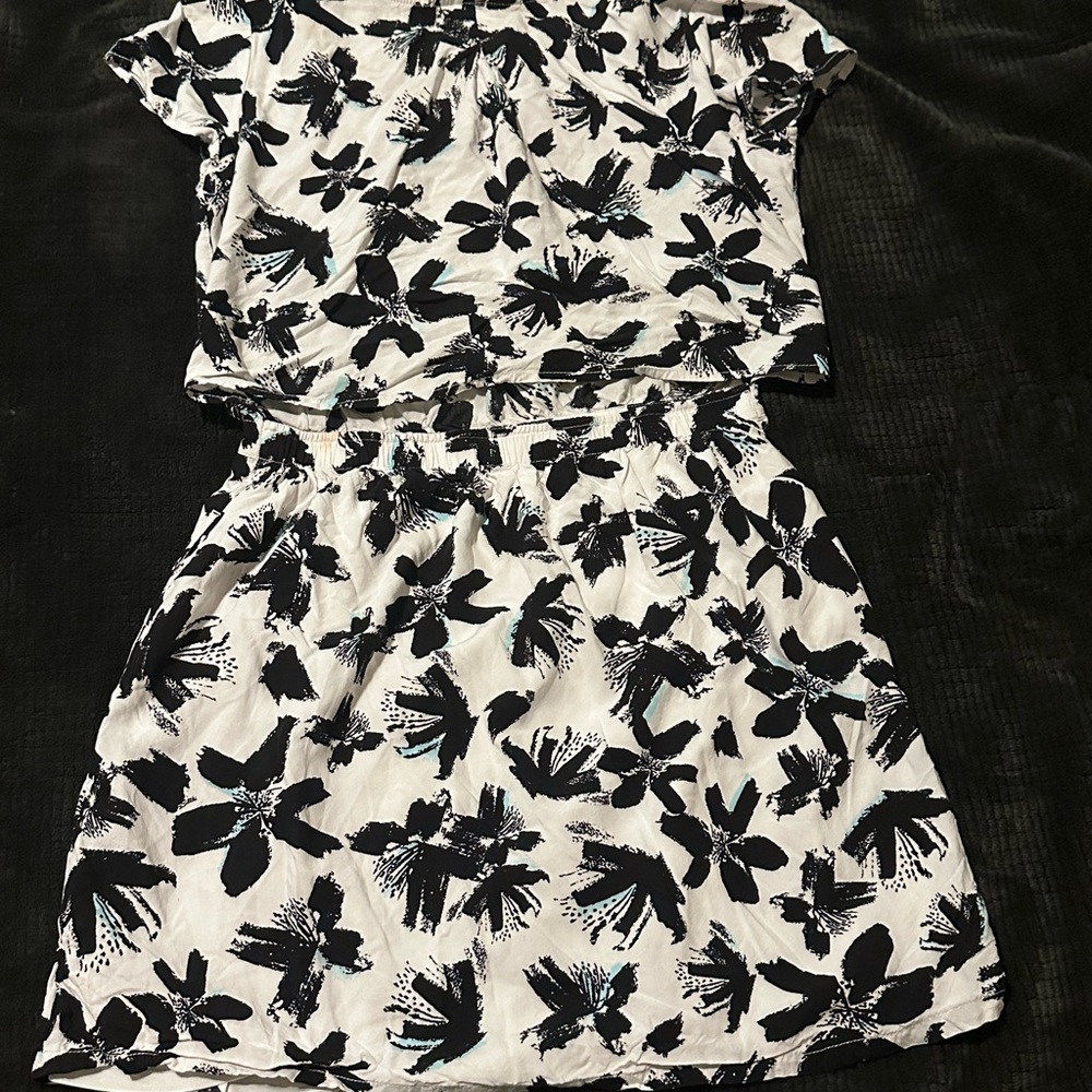 Banana Republic Juniors Small Monochrome Floral Dress - Picture 2 of 5